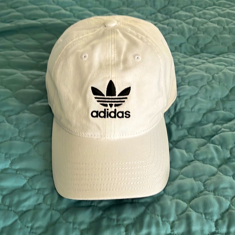 NWOT Men’s adidas white hat.